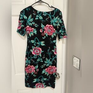 Beautiful floral dress only one one time.